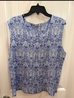 NICOLA White and Blue Patterned accordion Sleeveless Tank 3x
